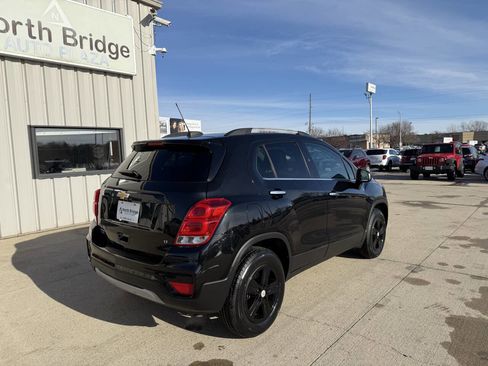 Used 2019 Chevrolet Trax LT w/ LT Convenience Package image 4