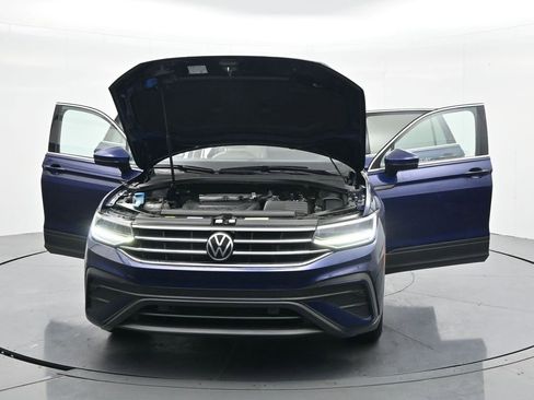 Used 2022 Volkswagen Tiguan SE image 41