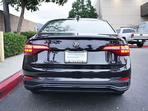 Used 2024 Volkswagen Jetta SE image 9