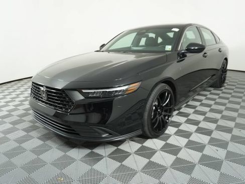 Used 2025 Honda Accord Sport image 3