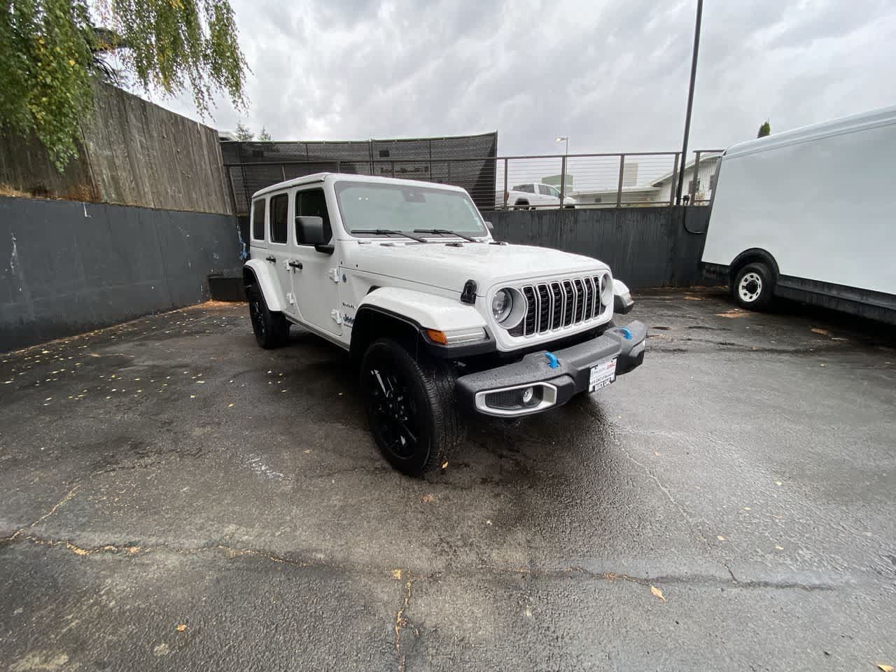Used 2024 Jeep Wrangler Unlimited Sahara AWD/4WD image 8