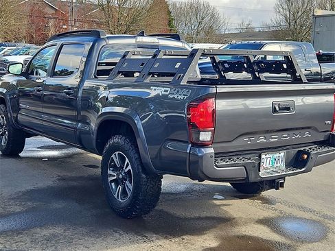 Used 2018 Toyota Tacoma TRD Sport w/ Technology Package image 5