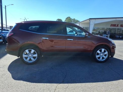 Used 2016 Chevrolet Traverse LT w/ Style and Technology Package image 8