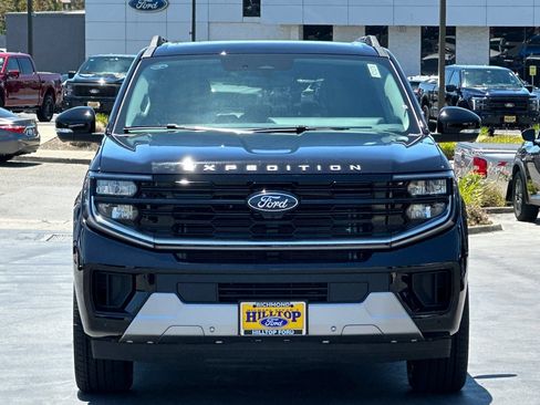 New 2026 Ford Expedition Platinum w/ Driver's Package AWD/4WD image 9