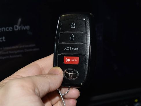 Used 2025 Toyota Camry XSE FWD image 17