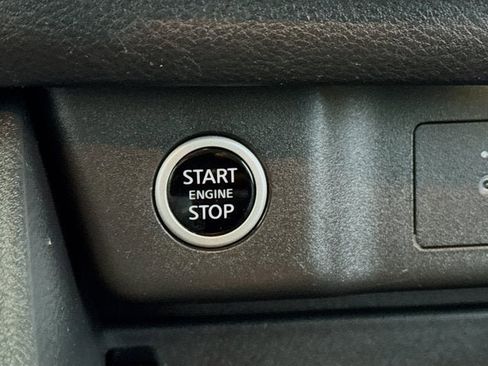 Certified 2022 Nissan Rogue SV w/ SV Premium Package image 15