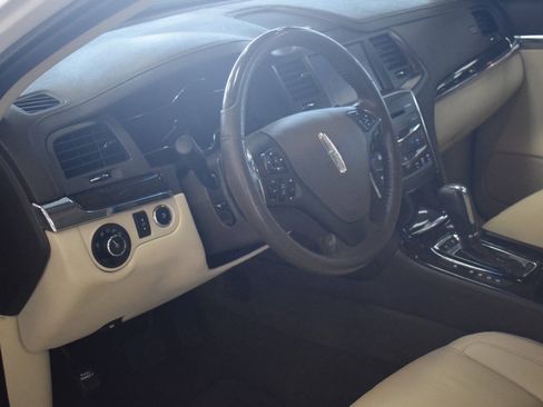 Used 2013 Lincoln MKS AWD image 37