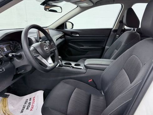 Used 2025 Nissan Altima 2.5 SV FWD image 15