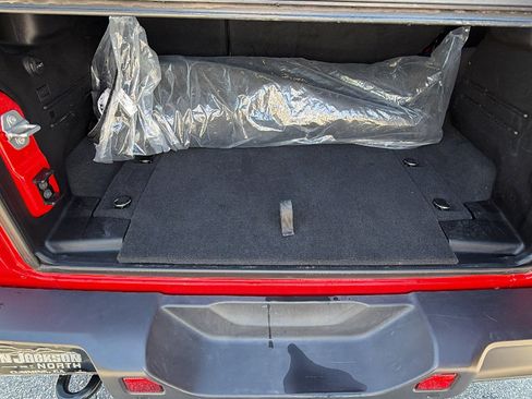 Used 2025 Jeep Wrangler Unlimited Sahara w/ Safety Group AWD/4WD image 13