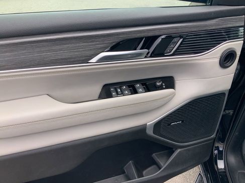 Used 2024 Jeep Wagoneer L Series II w/ Flexible Seating Group image 12