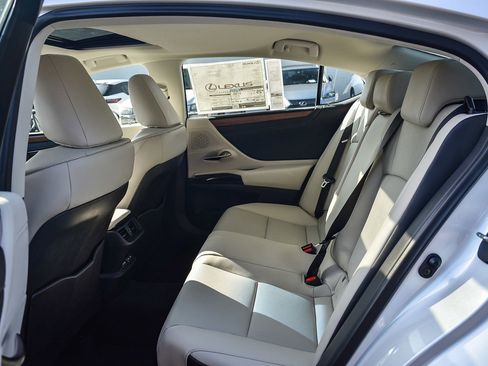 New 2025 Lexus ES 350 w/ Premium Package image 18