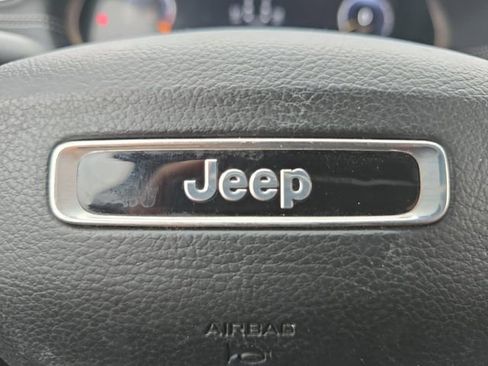 Used 2022 Jeep Grand Cherokee Altitude image 5