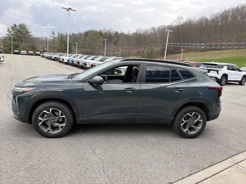 Used 2025 Chevrolet Trax LT image 8