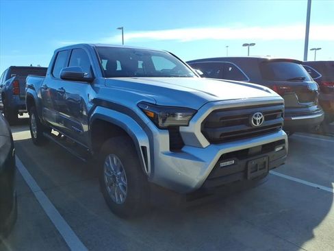 Used 2025 Toyota Tacoma SR5 image 1