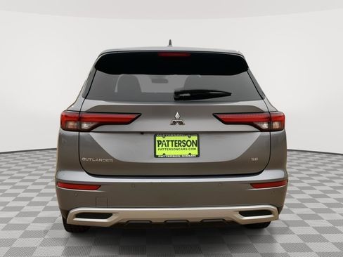 Used 2023 Mitsubishi Outlander SE image 3
