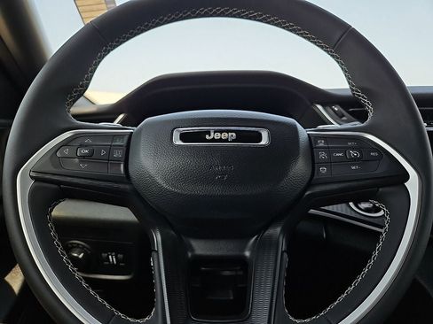 Used 2025 Jeep Grand Cherokee L Laredo AWD/4WD image 30