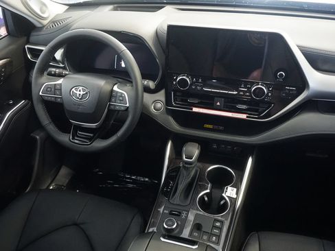 New 2026 Toyota Highlander Platinum AWD/4WD image 32