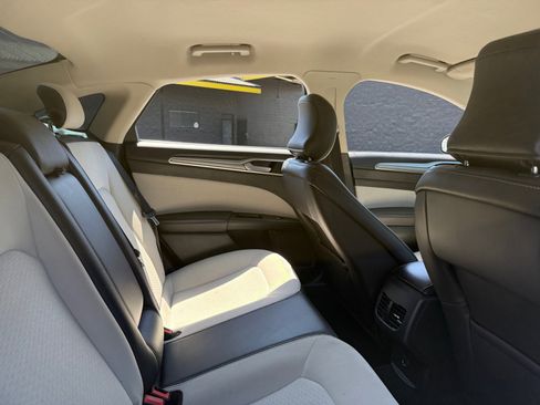 Used 2019 Ford Fusion SE w/ Equipment Group 151A image 17