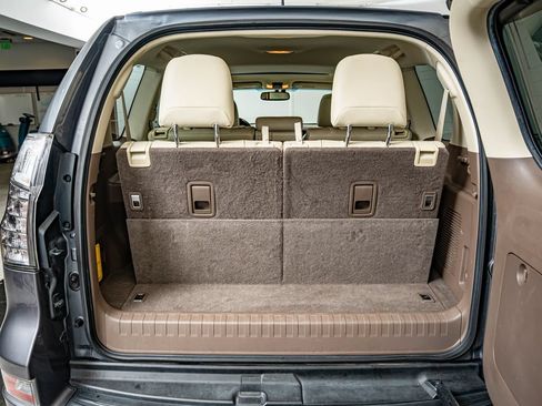 Used 2016 Lexus GX 460 w/ Premium Package AWD/4WD image 39