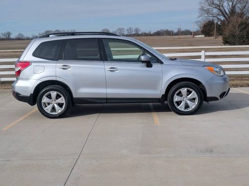 Used 2016 Subaru Forester 2.5i Premium w/ All-Weather Package AWD/4WD image 4