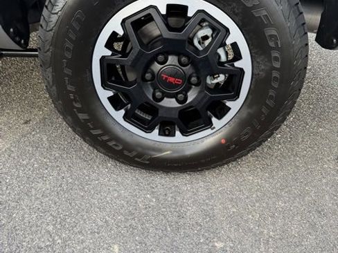 New 2025 Toyota Tacoma TRD Off-Road image 13