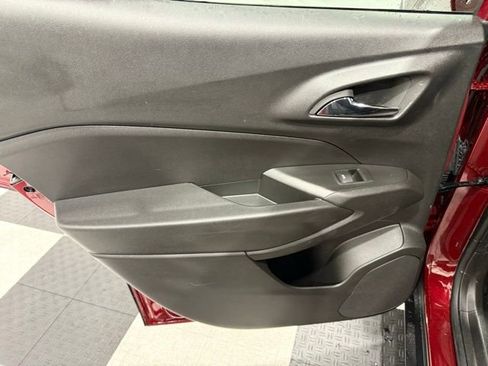 Used 2025 Chevrolet Trax LT image 16