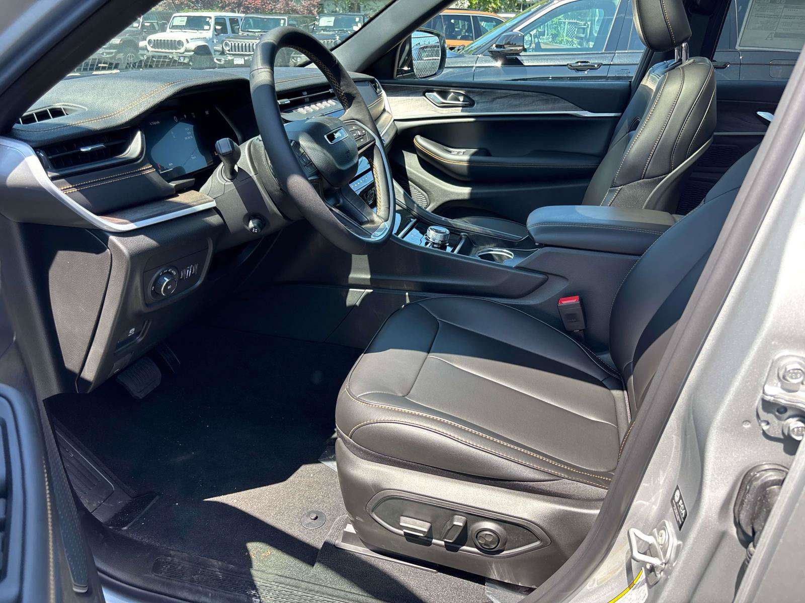 New 2026 Jeep Grand Cherokee Limited AWD/4WD image 3