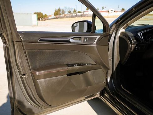 Used 2015 Ford Fusion SE image 14