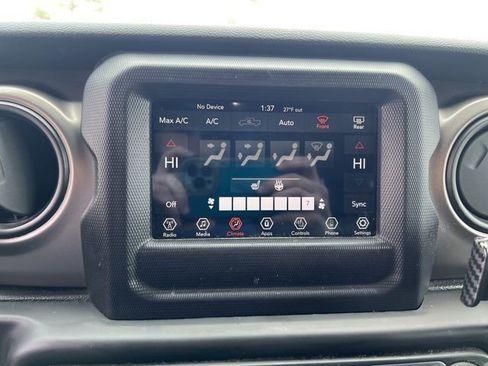 Used 2021 Jeep Gladiator Sport image 36