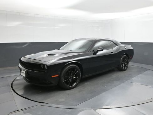 Used 2017 Dodge Challenger SXT w/ Blacktop Package RWD image 1