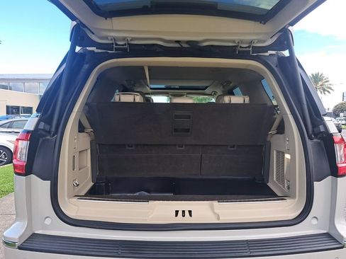 Used 2021 Lincoln Navigator Reserve w/ Luxury Package RWD image 26