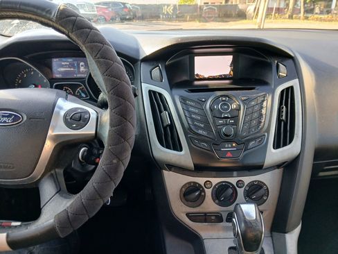 Used 2014 Ford Focus SE w/ Equipment Group 201A FWD image 11