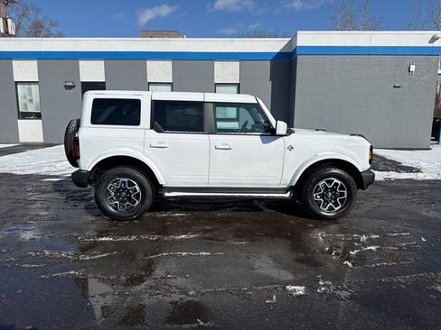 Used 2025 Ford Bronco Outer Banks image 2