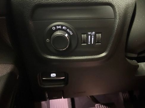 Used 2024 Jeep Grand Cherokee L Altitude AWD/4WD image 12
