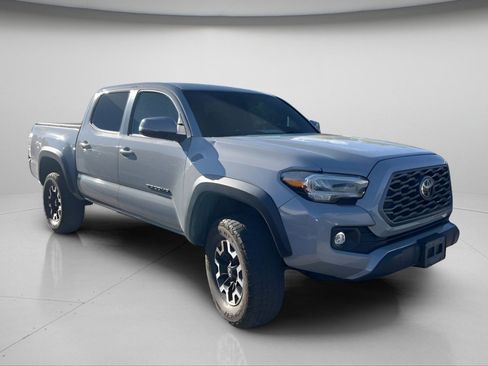 Used 2020 Toyota Tacoma TRD Off-Road w/ Technology Package AWD/4WD image 2