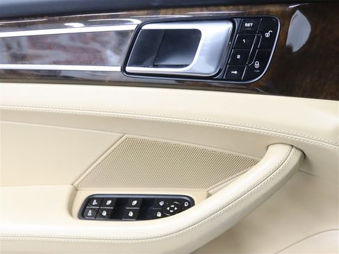 Used 2018 Porsche Panamera 4S image 39