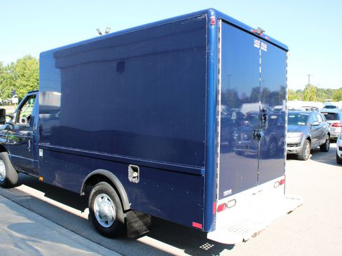 Used 2011 Ford E-350 and Econoline 350 Super Duty image 4