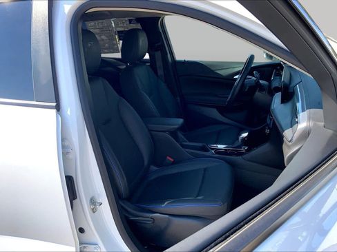 Used 2025 Buick Encore GX Sport Touring w/ Advanced Technology Package FWD image 9