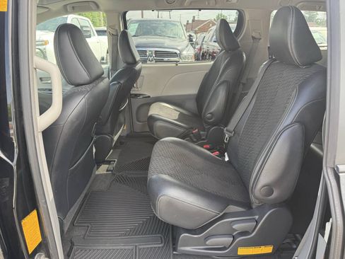 Used 2013 Toyota Sienna SE FWD image 14