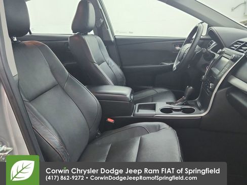 Used 2016 Toyota Camry SE image 32