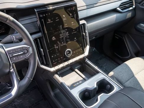Used 2025 GMC Acadia Elevation AWD/4WD image 25