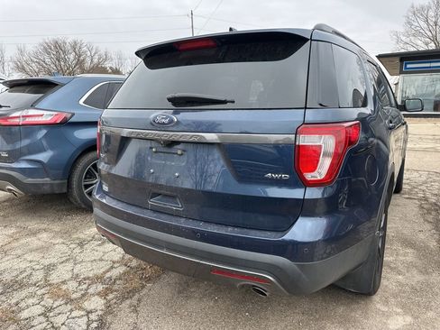 Used 2017 Ford Explorer XLT w/ Equipment Group 202A image 10