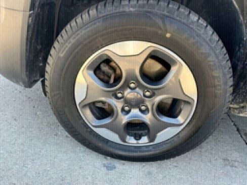 Used 2018 Jeep Renegade Sport w/ Power & Air Group image 11