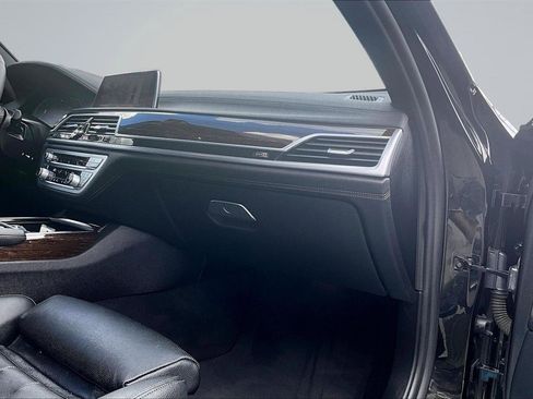 Used 2020 BMW 740i w/ M Sport Package RWD image 26
