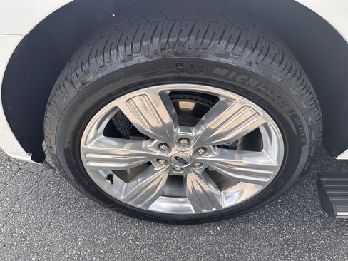 Certified 2022 Ford Expedition Platinum AWD/4WD image 32