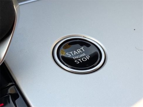 Used 2025 Land Rover Range Rover SE image 23