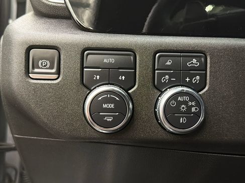 Used 2022 GMC Sierra 1500 SLT w/ SLT Convenience Package AWD/4WD image 31