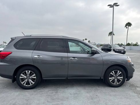 Used 2018 Nissan Pathfinder S FWD image 4