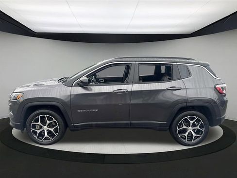 Used 2024 Jeep Compass Limited image 12