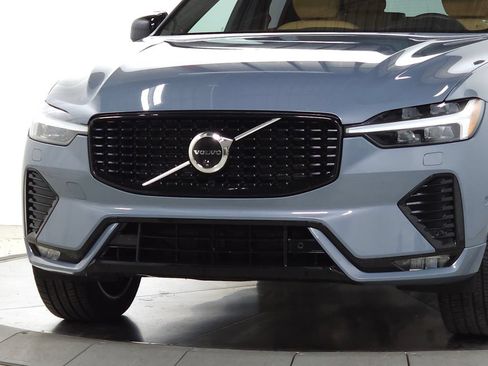 Certified 2024 Volvo XC60 B5 Ultimate AWD/4WD image 3